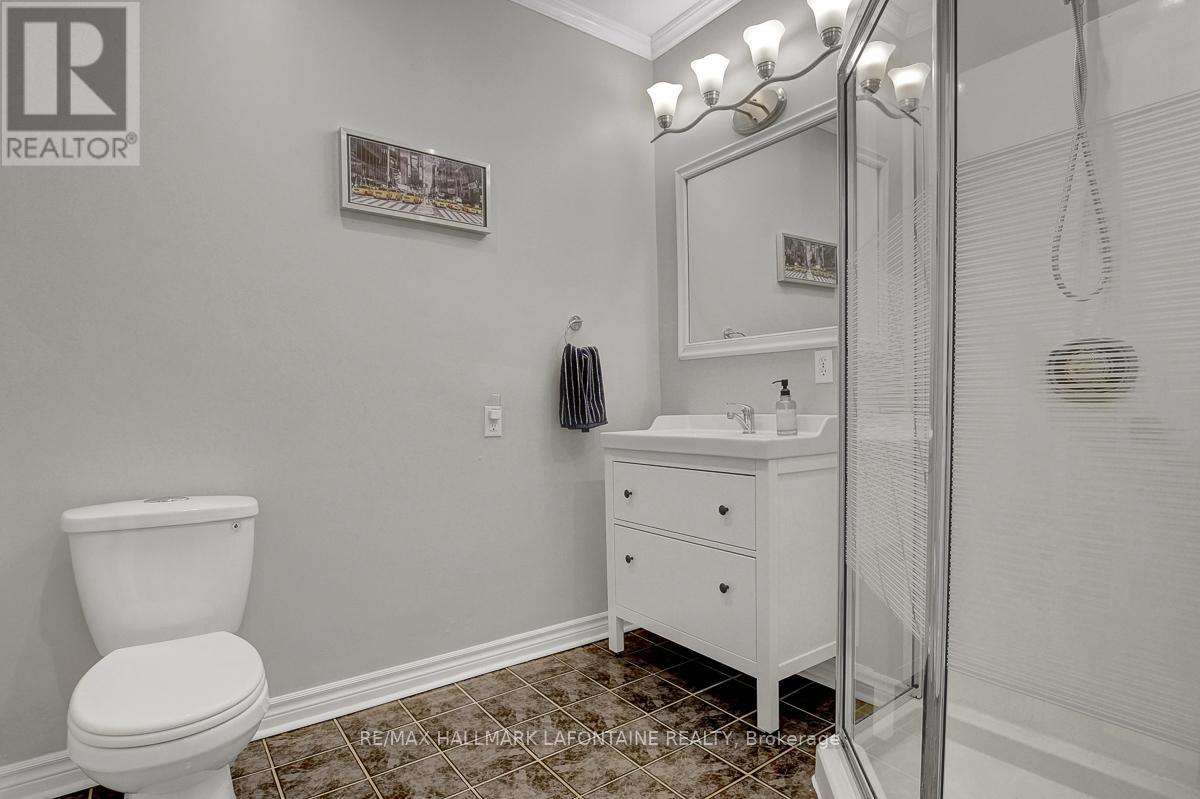 1255 LAURIER STREET - 37