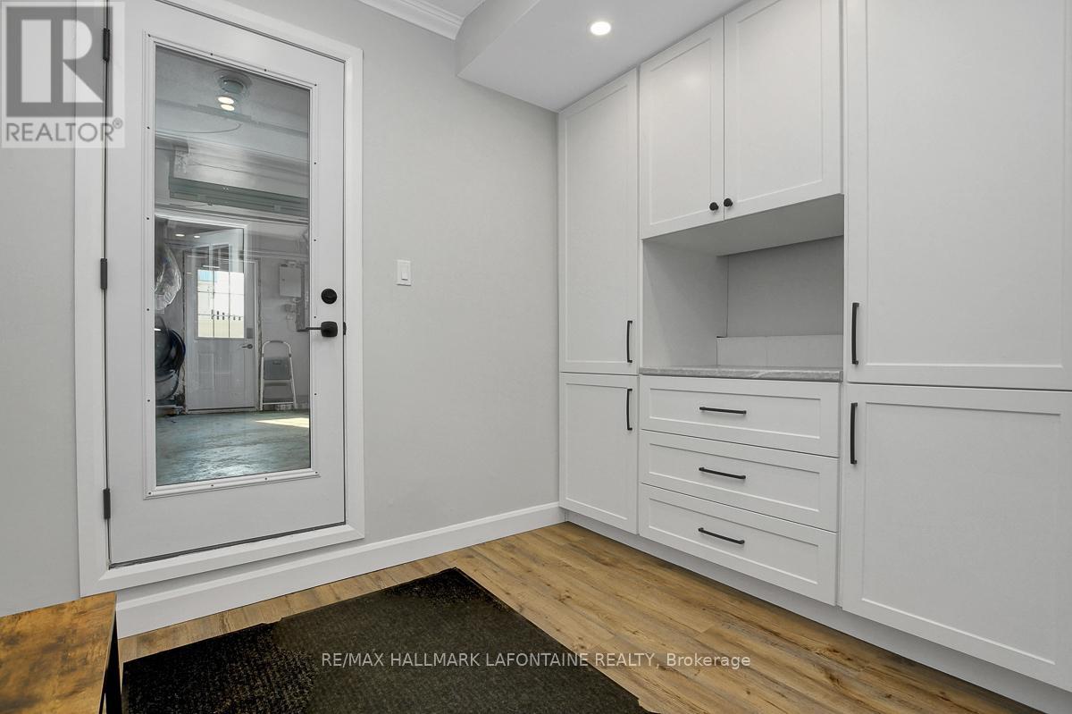 1255 LAURIER STREET - 38