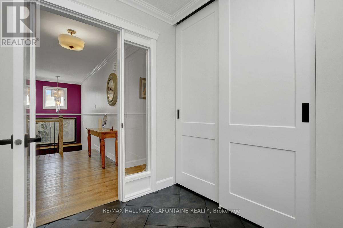 1255 LAURIER STREET - 4