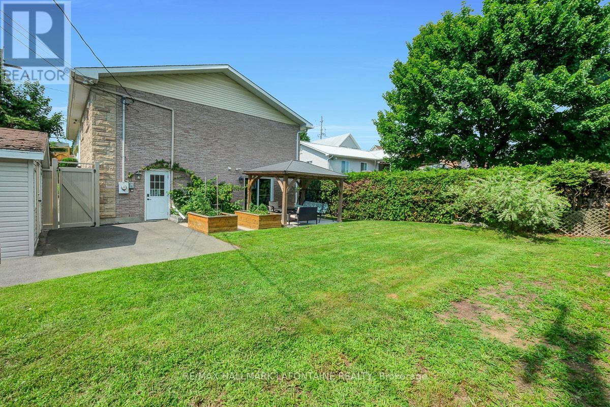 1255 LAURIER STREET - 41
