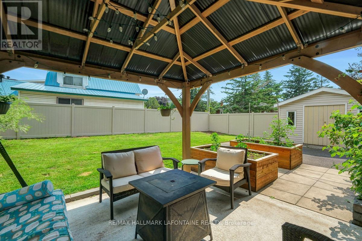 1255 LAURIER STREET - 43