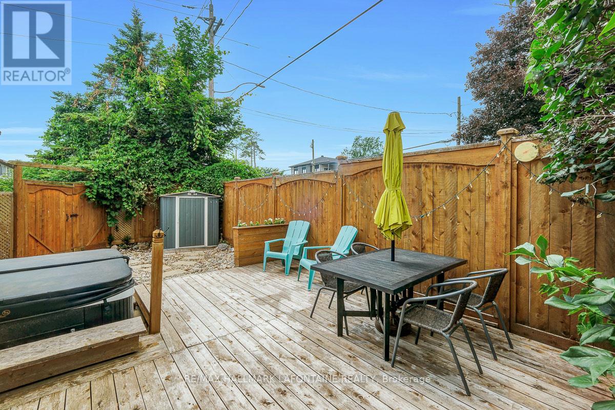1255 LAURIER STREET - 44