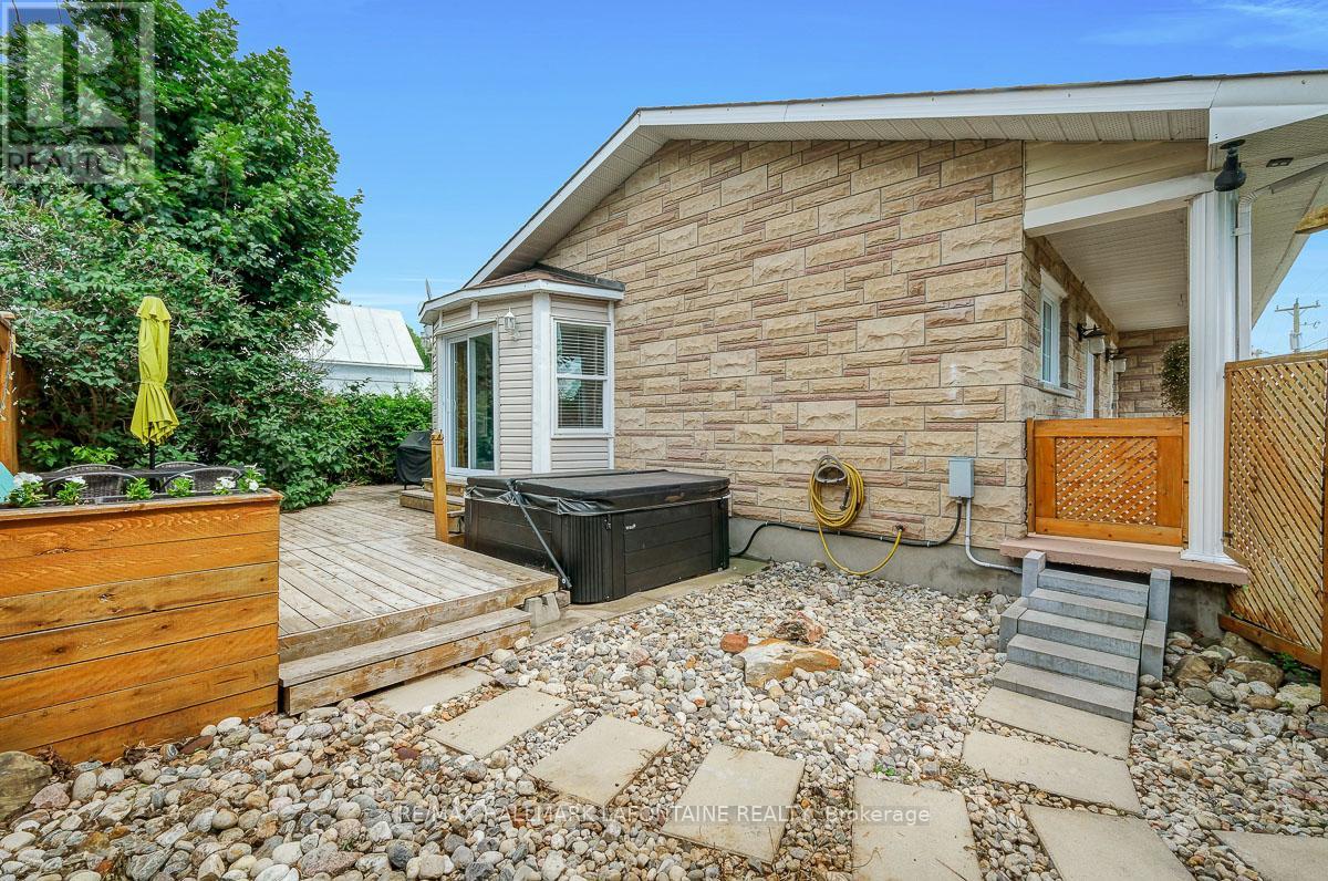 1255 LAURIER STREET - 45