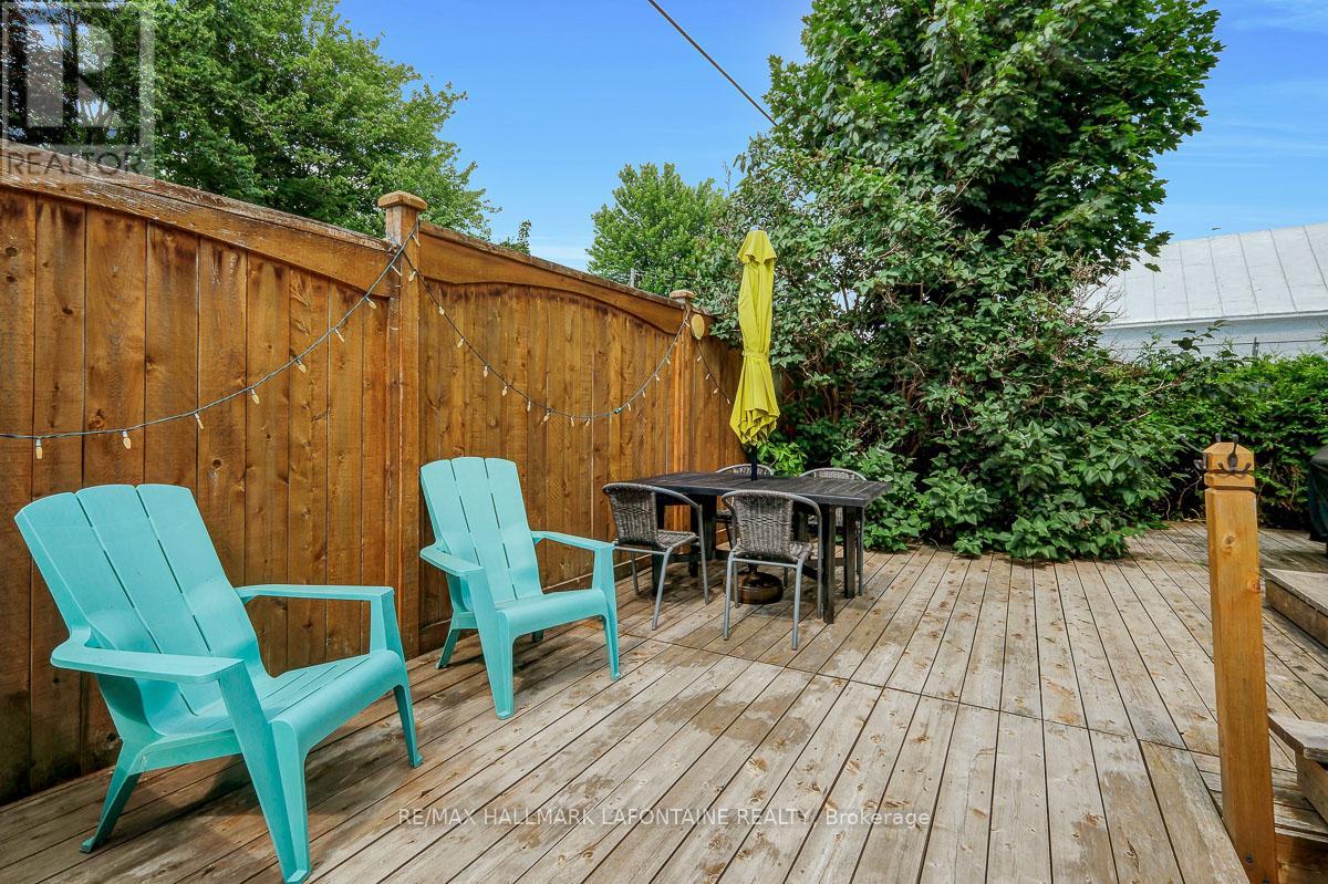 1255 LAURIER STREET - 46