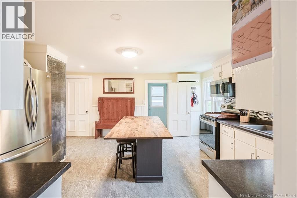 325 St James Street West - 12