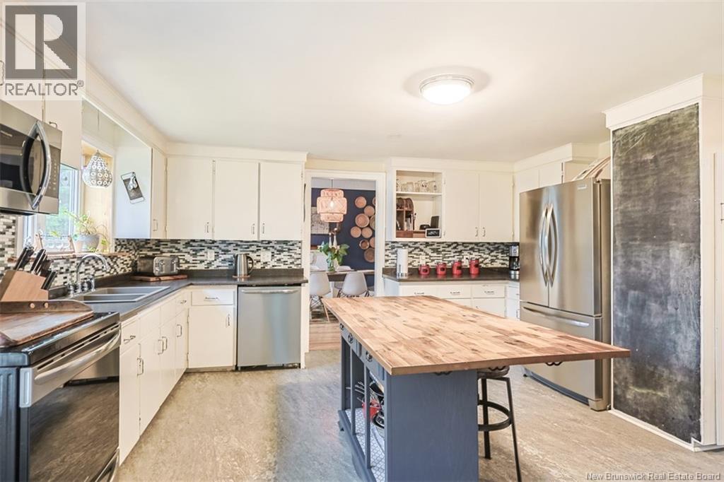 325 St James Street West - 13