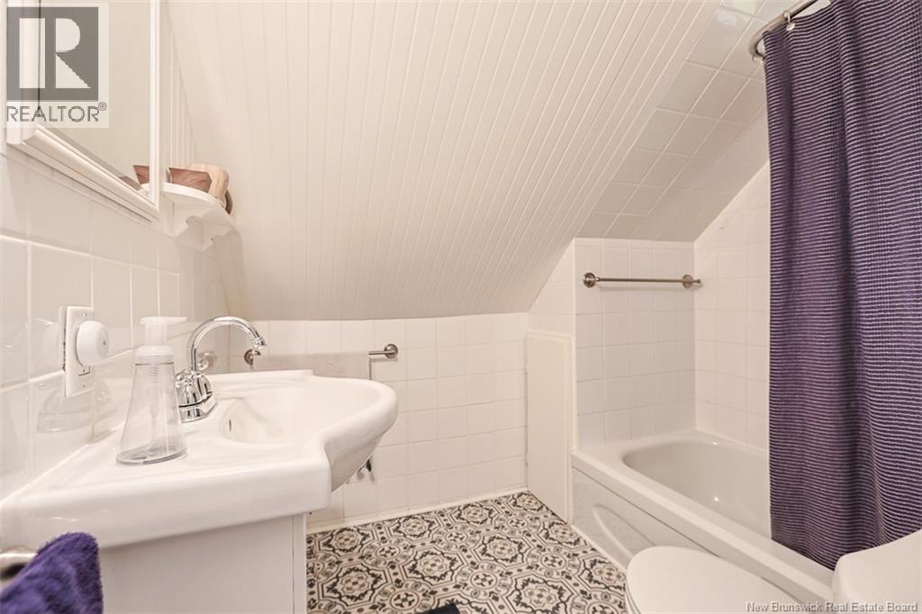 325 St James Street West - 25