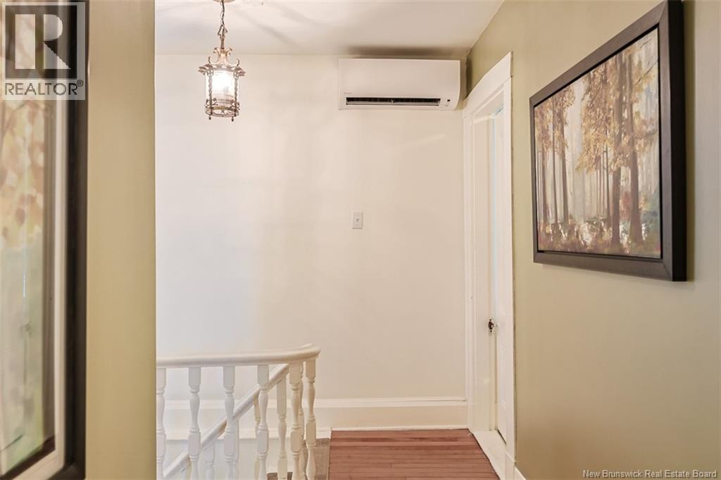 325 St James Street West - 28