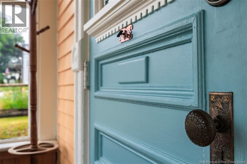 325 St James Street West - 34