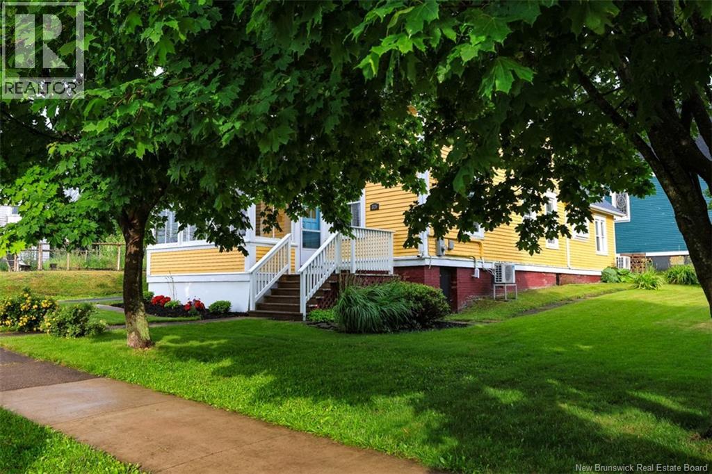 325 St James Street West - 42