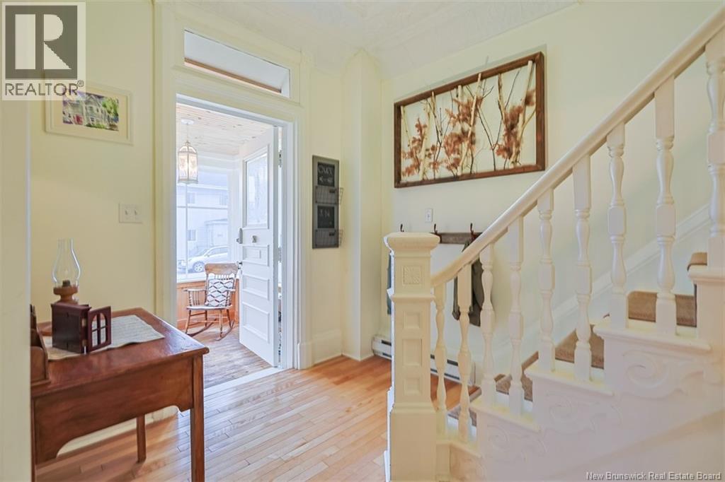 325 St James Street West - 6