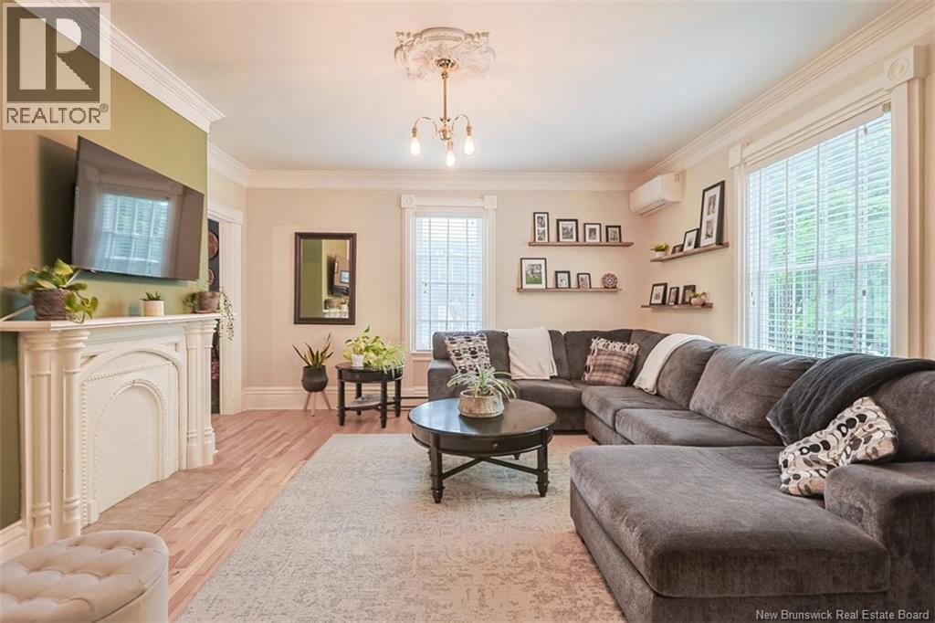 325 St James Street West - 7