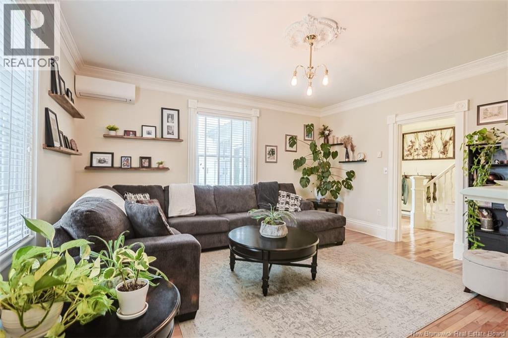 325 St James Street West - 8