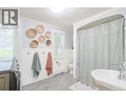 325 St James Street West, photo 17
