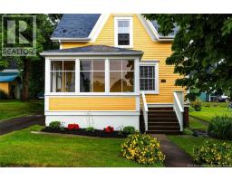 325 St James Street West, photo 2