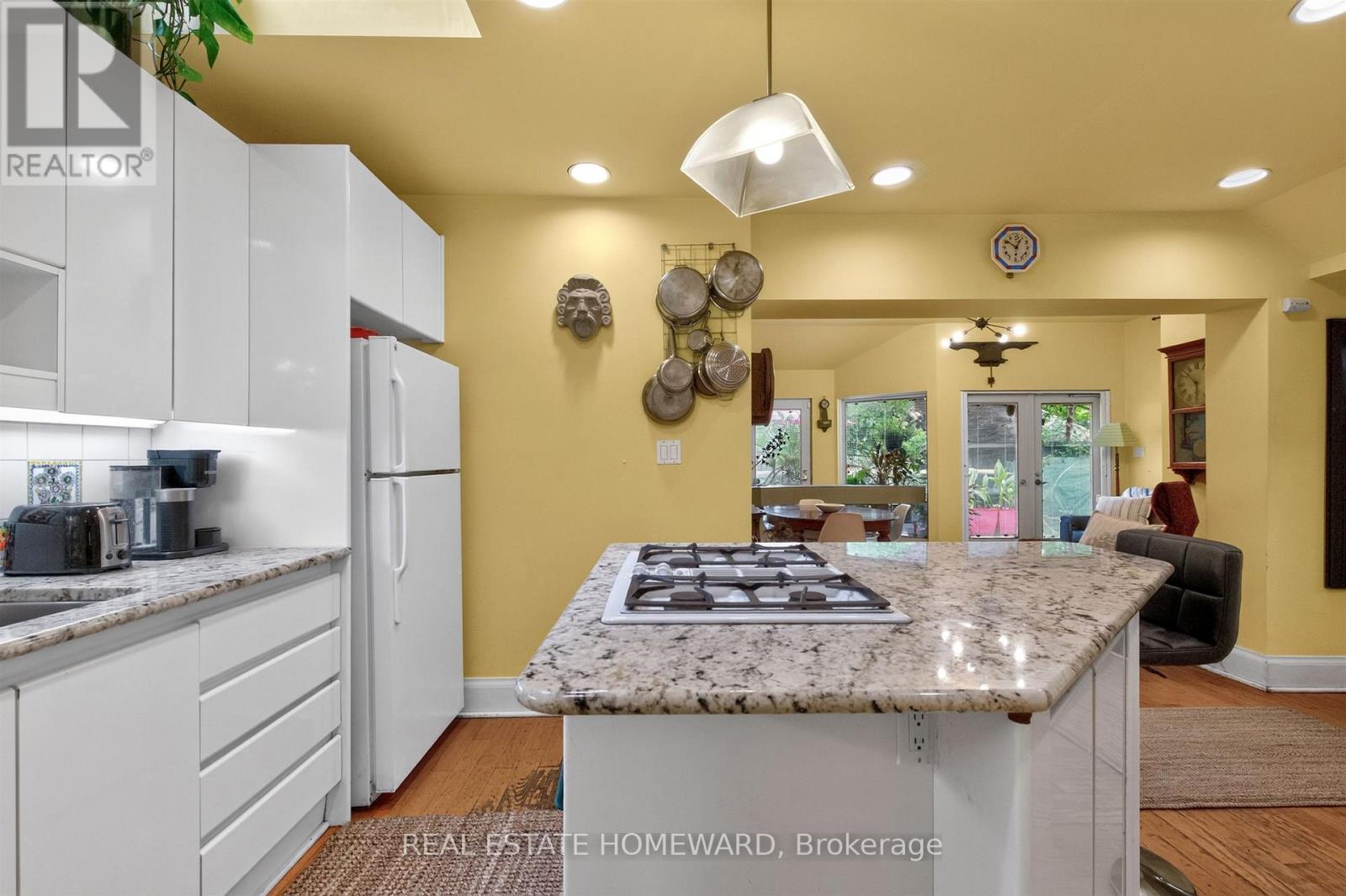 14 LYALL AVENUE - 16