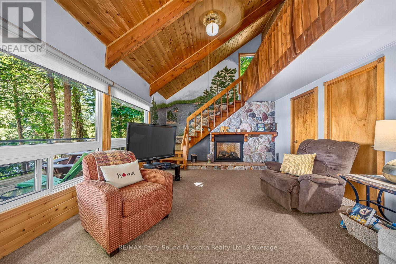 2 SOUTH POINT DRIVE - 32