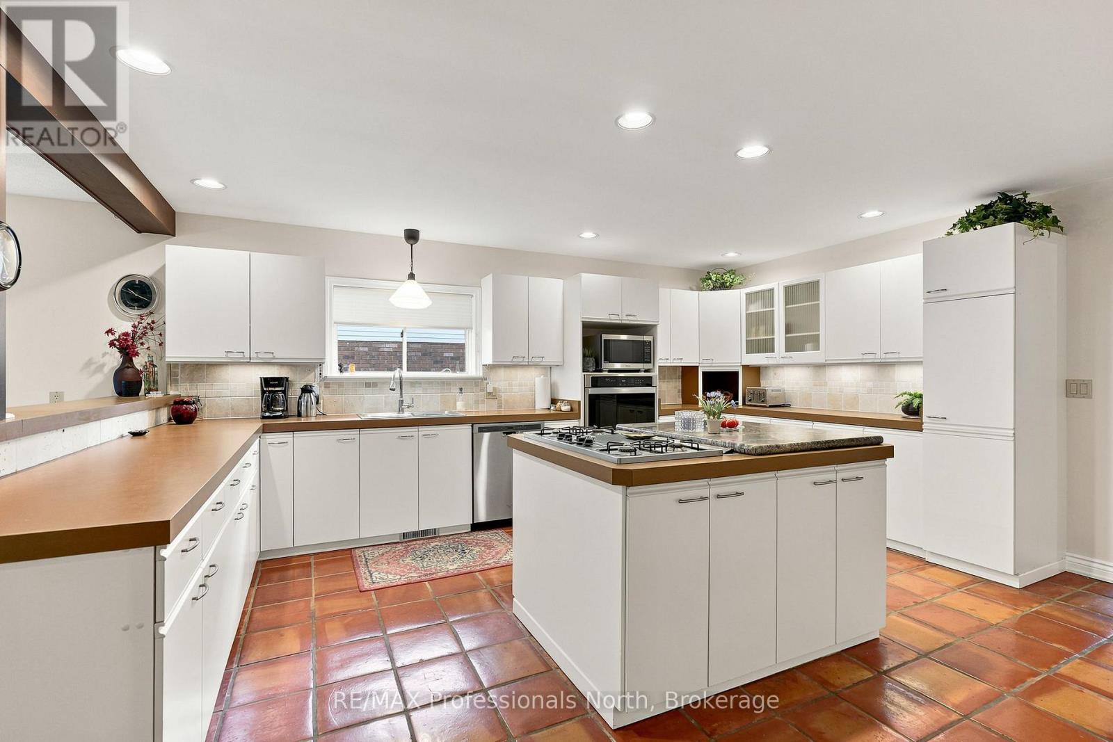8 PALMER COURT - Image 24