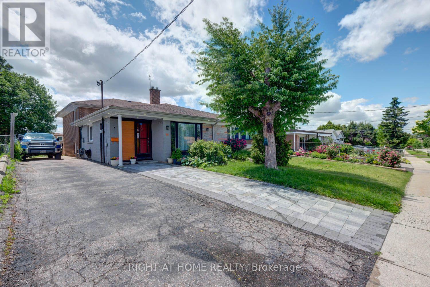 31 FRANKTON CRESCENT - 1