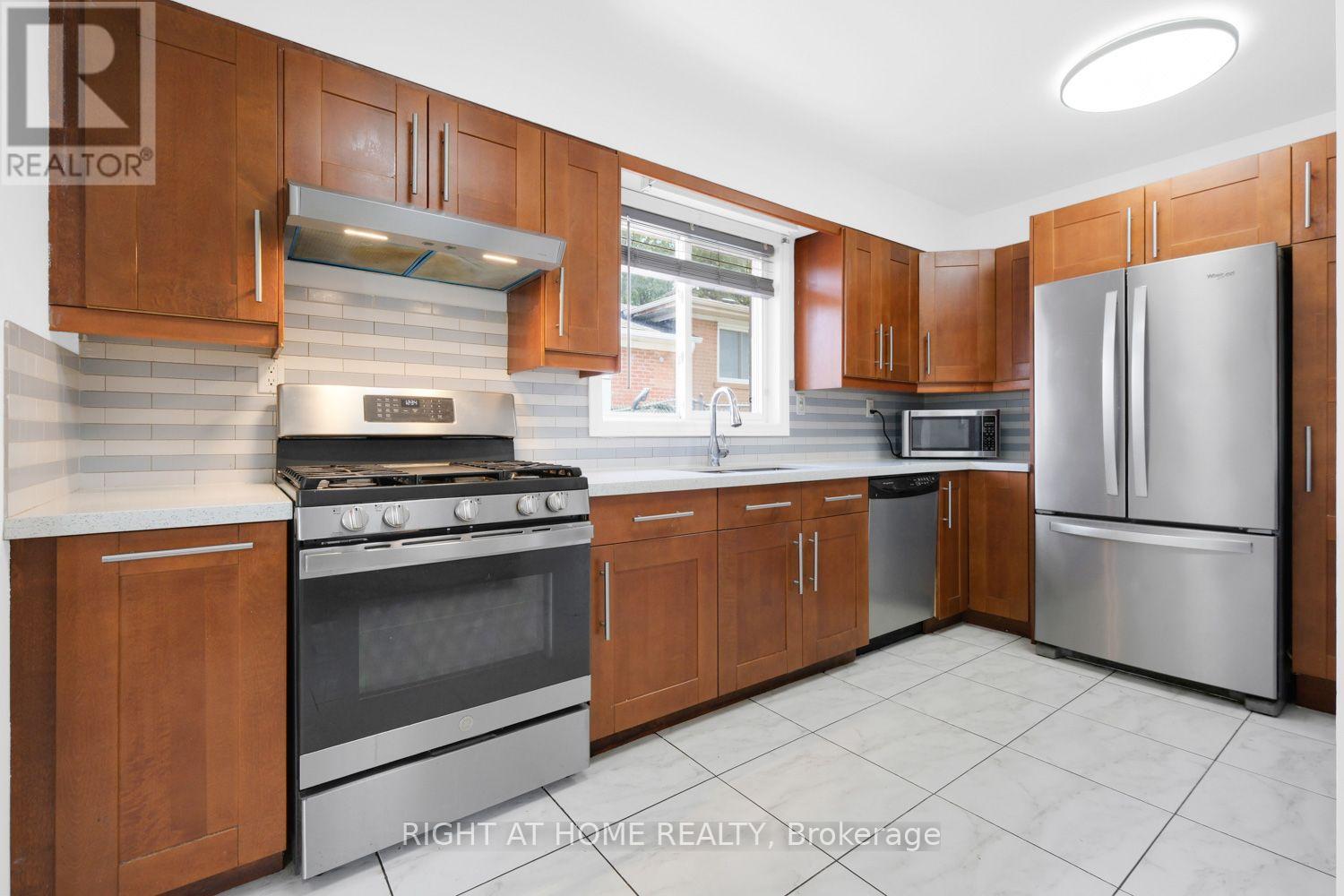 31 FRANKTON CRESCENT - 12