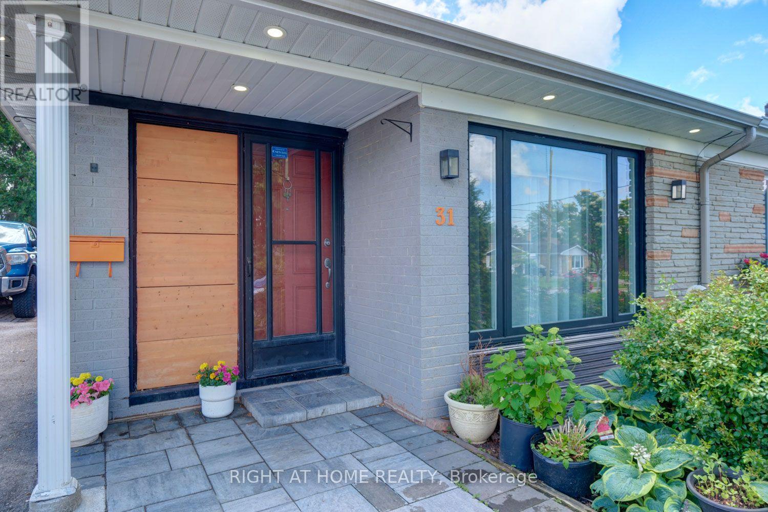 31 FRANKTON CRESCENT - 2