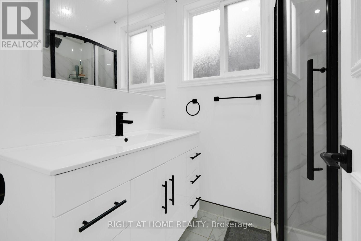 31 FRANKTON CRESCENT - 21