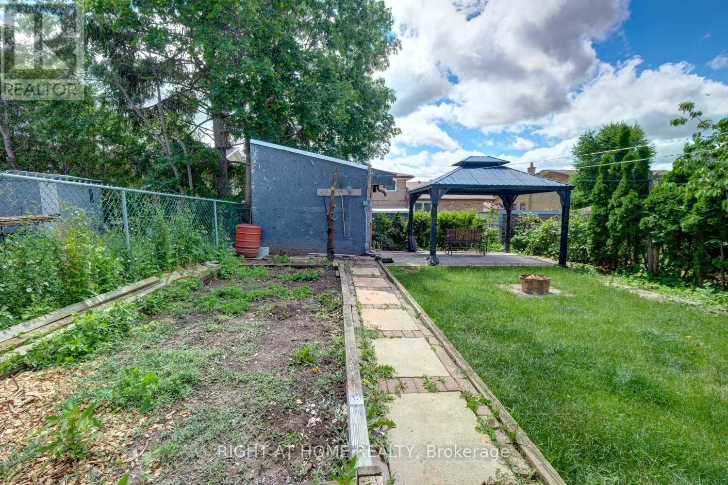 31 FRANKTON CRESCENT - 28