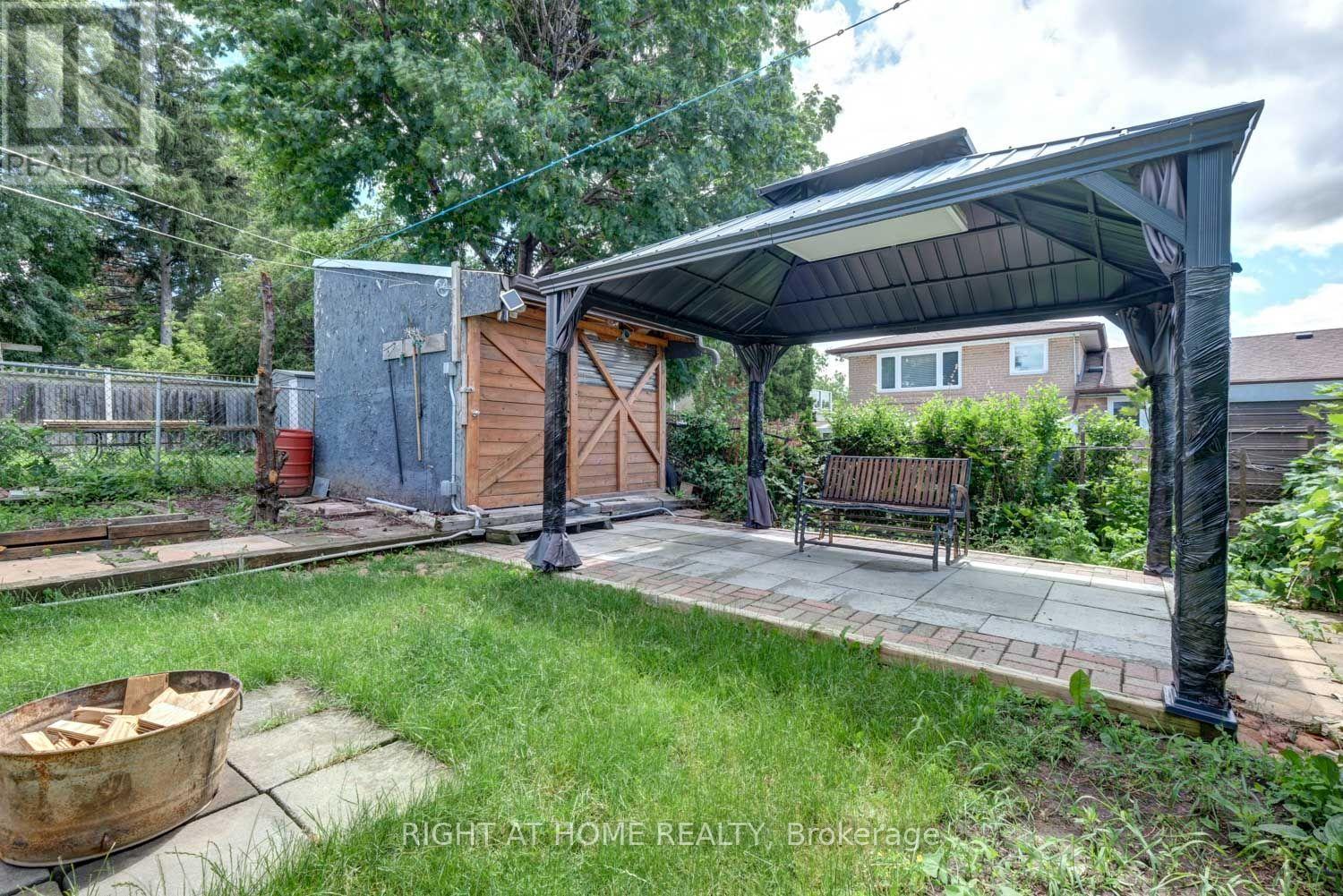 31 FRANKTON CRESCENT - 32