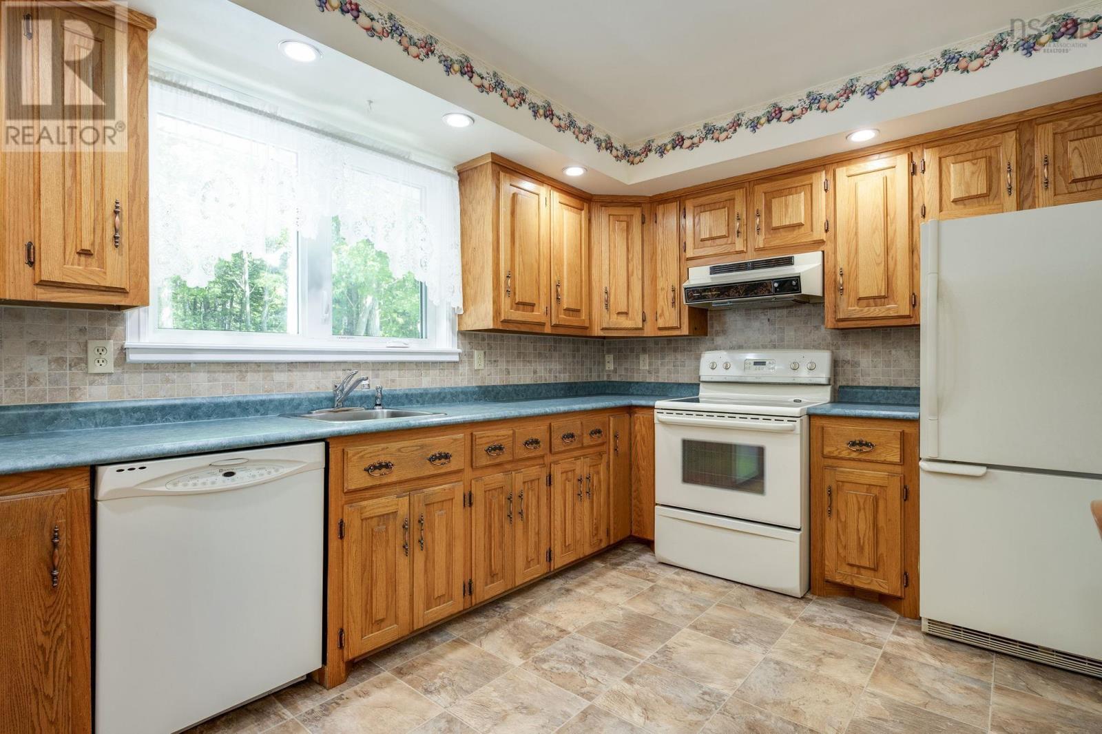 49 Cartier Crescent - 11