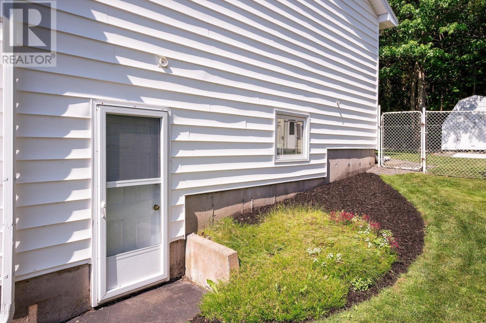 49 Cartier Crescent - 32