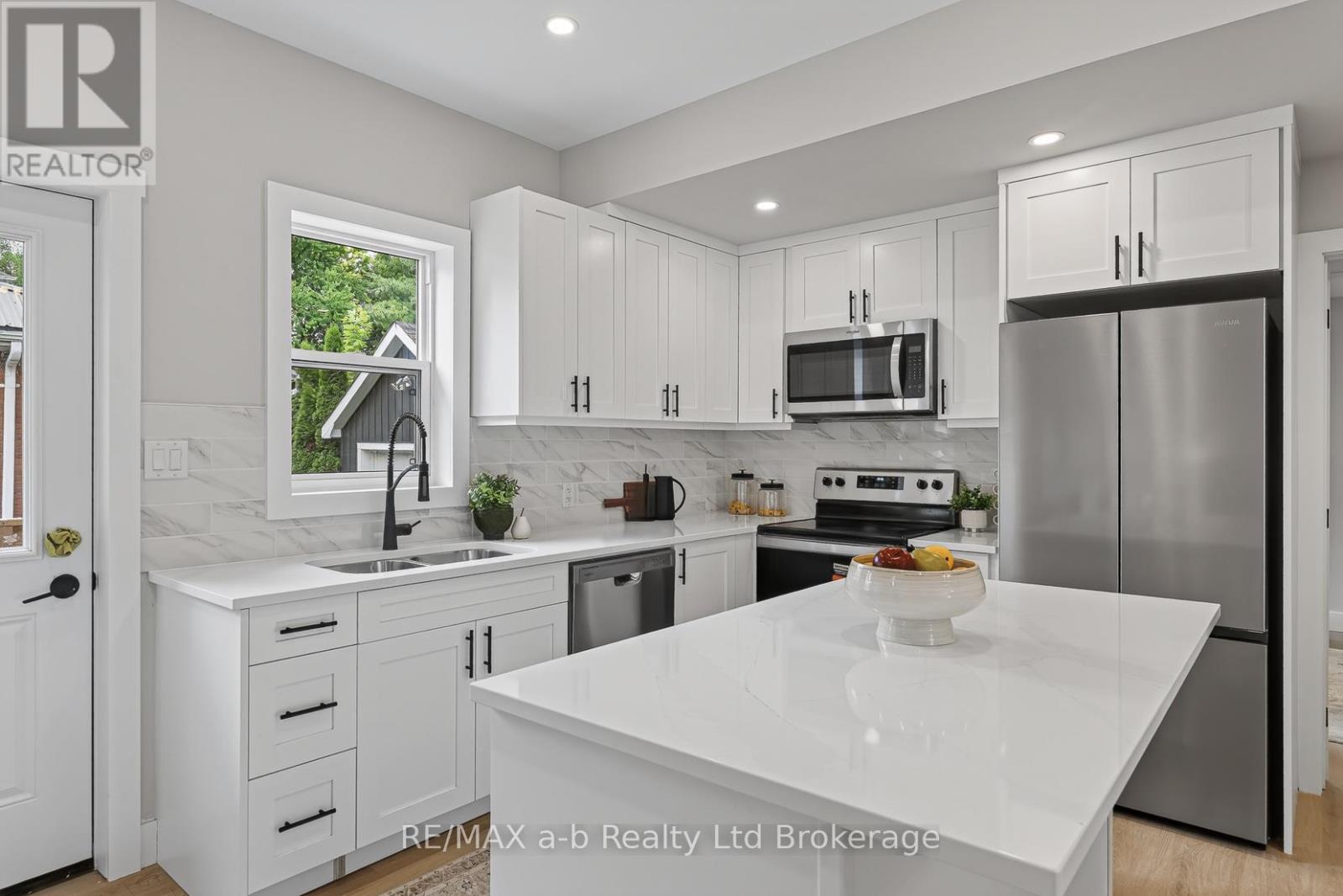 91 WINNIETT STREET - 4