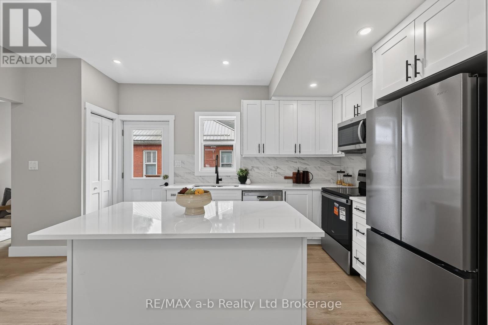 91 WINNIETT STREET - 5