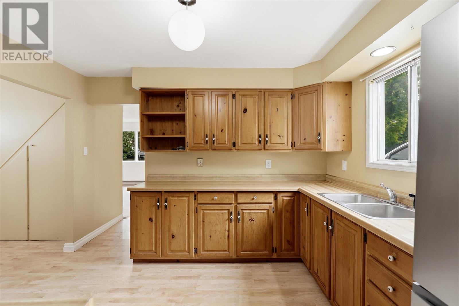 377 Wilson ST - Image 12