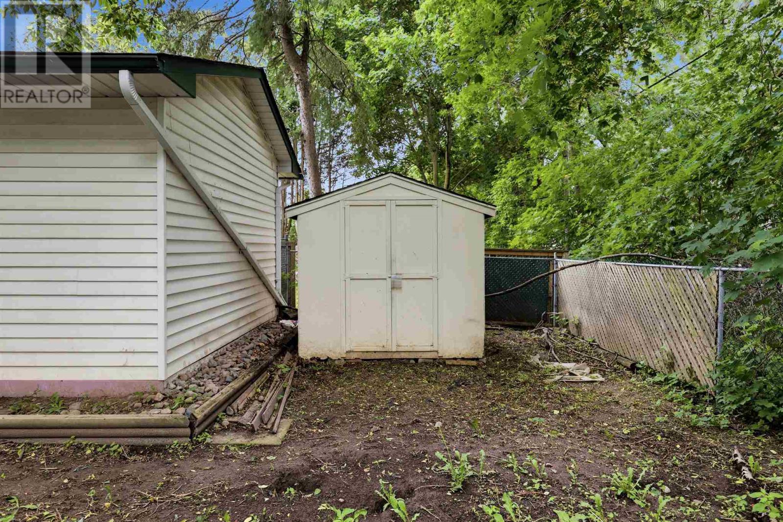 377 Wilson ST - Image 33