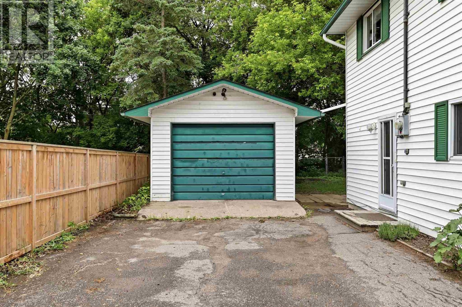 377 Wilson ST - Image 34