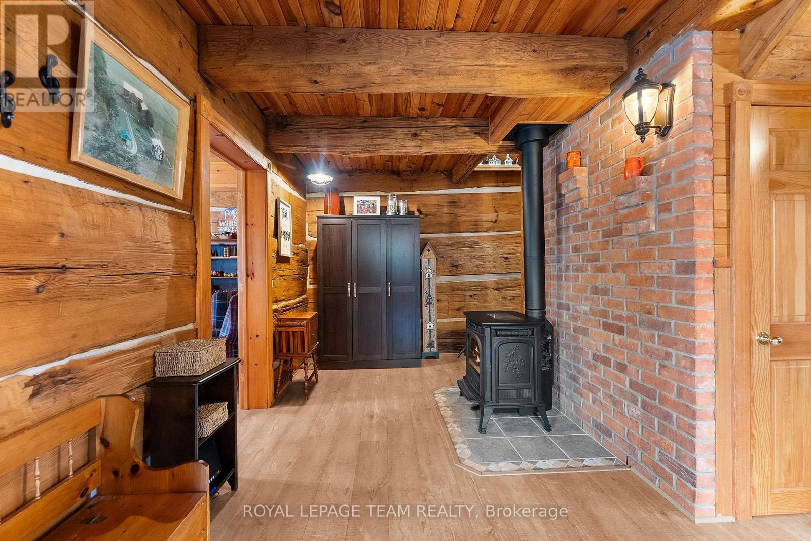 58 HENDRY LANE - Image 17