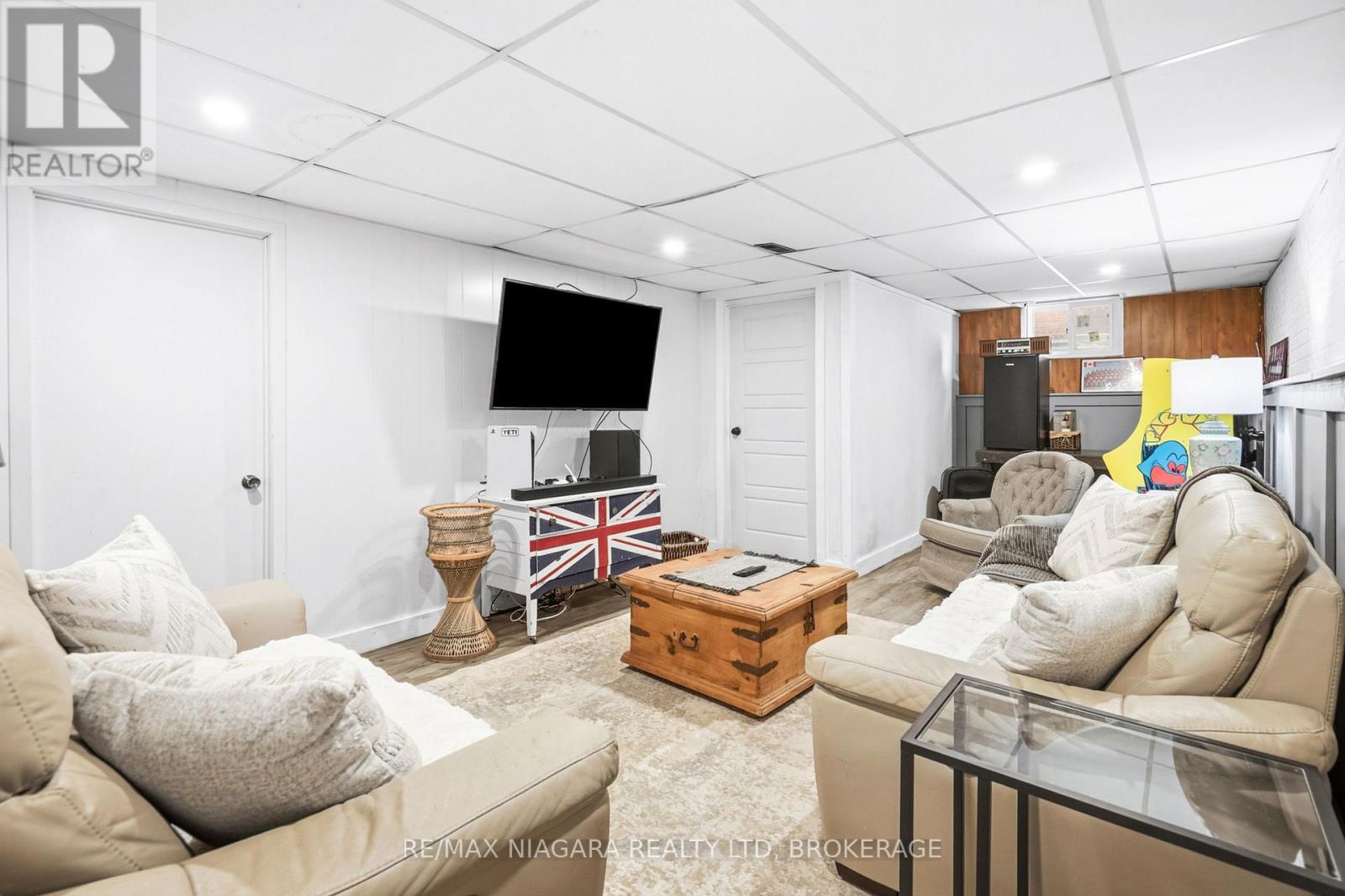 29 ROSE AVENUE - 22