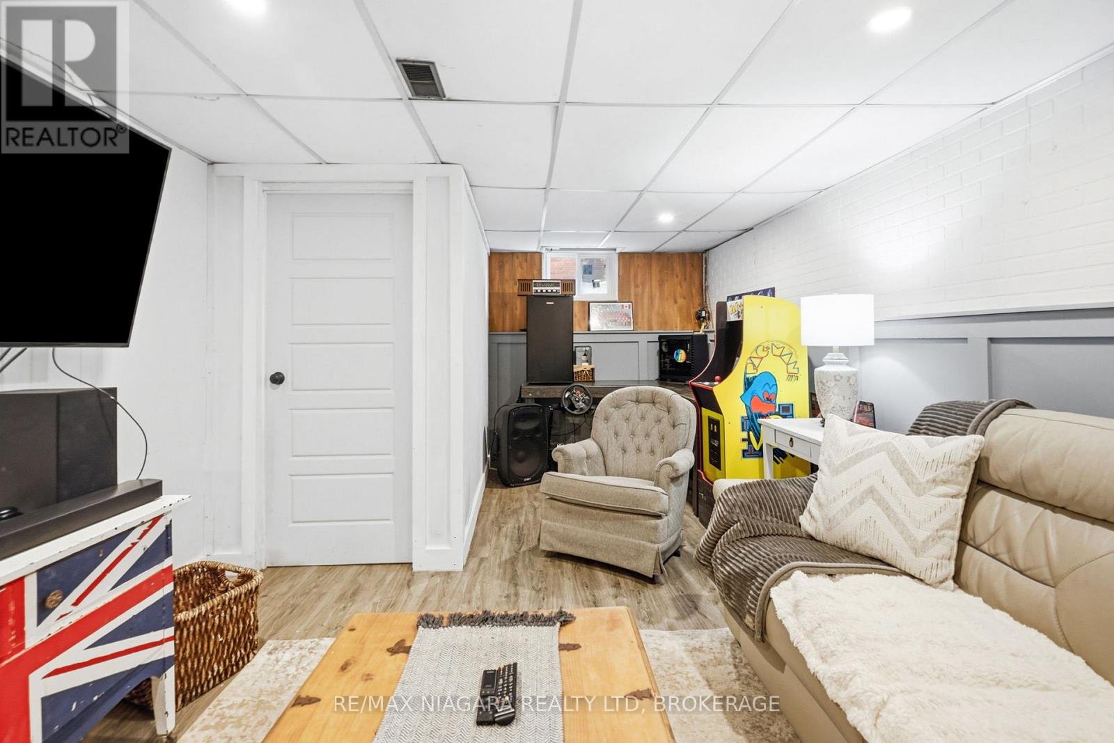 29 ROSE AVENUE - 23