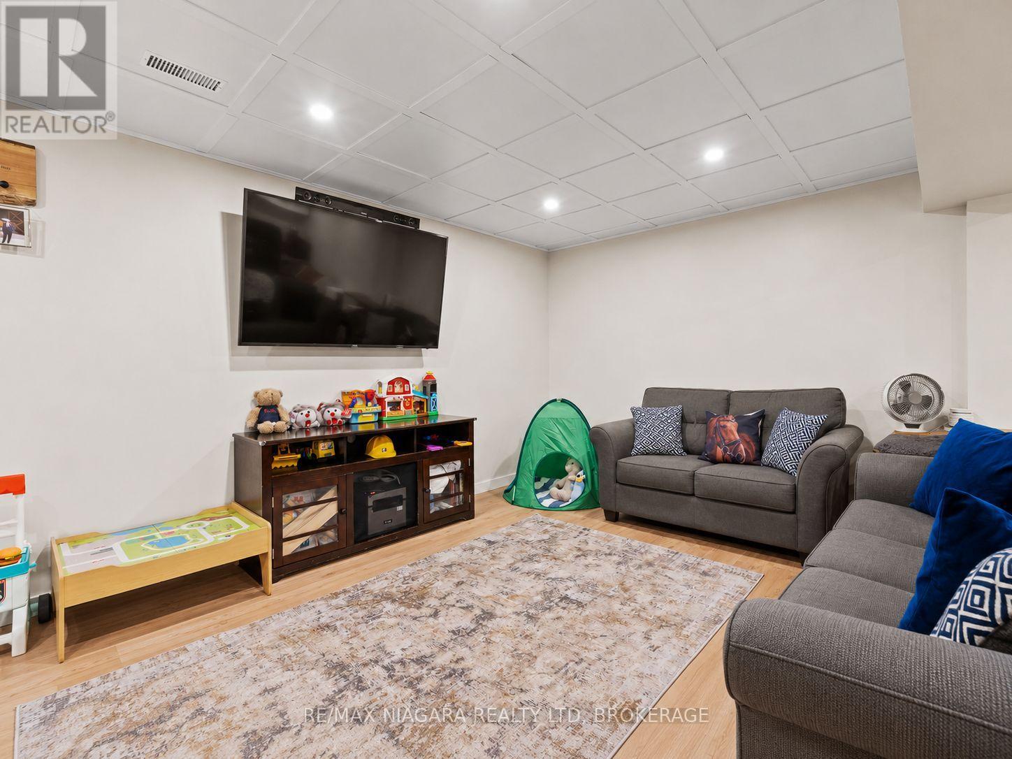 17 JACKSON COURT W - 19