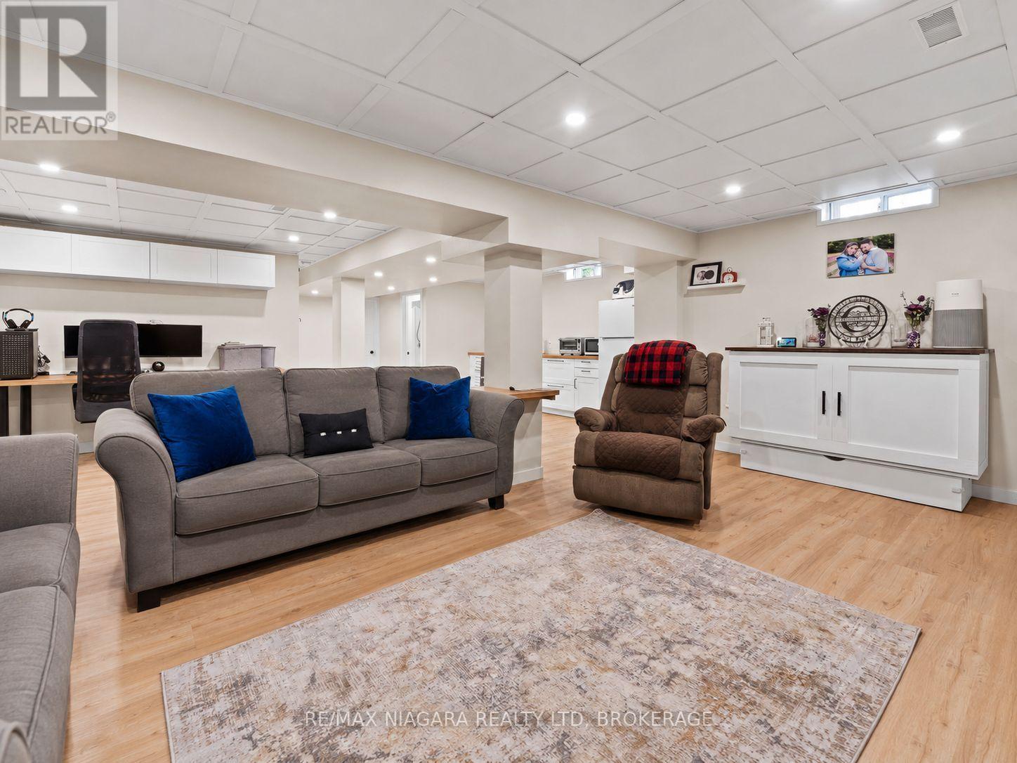 17 JACKSON COURT W - 21