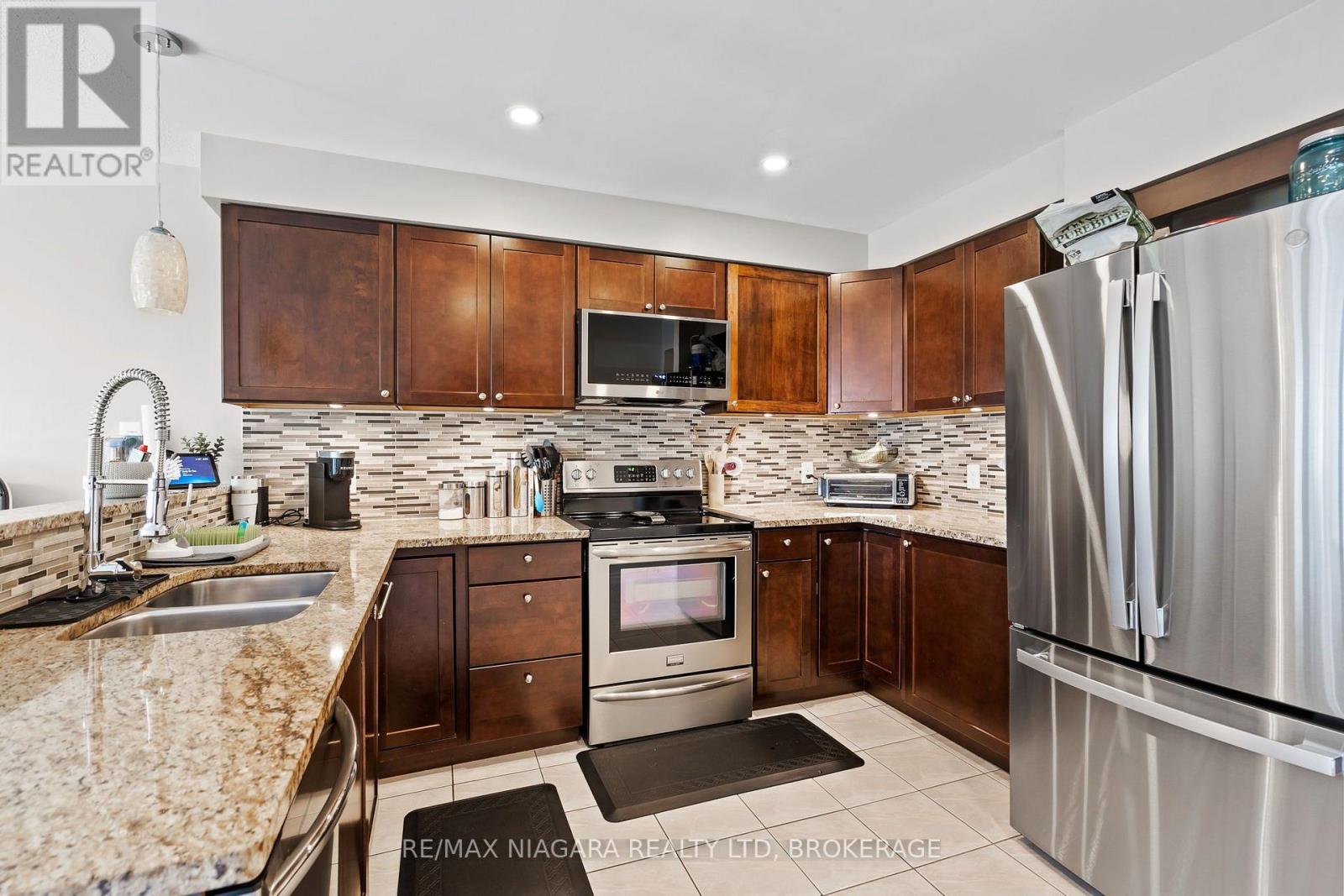 17 JACKSON COURT W - 7