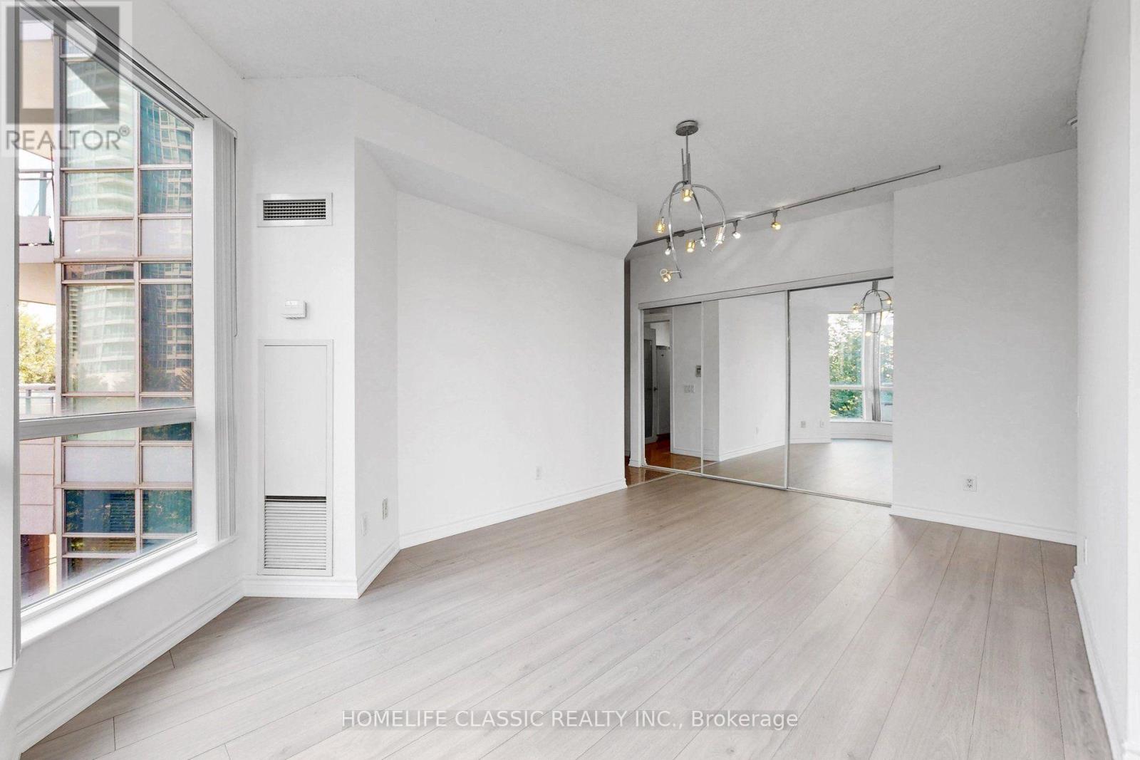 #303 60 BYNG AVENUE - 17