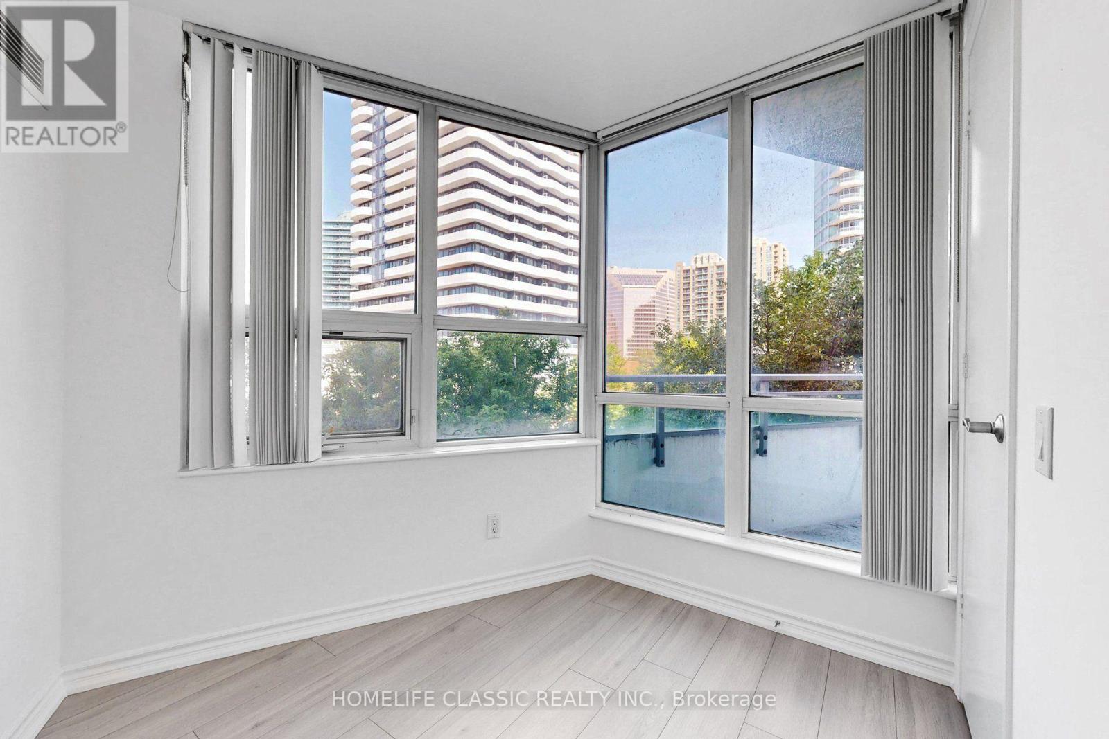 #303 60 BYNG AVENUE - 21
