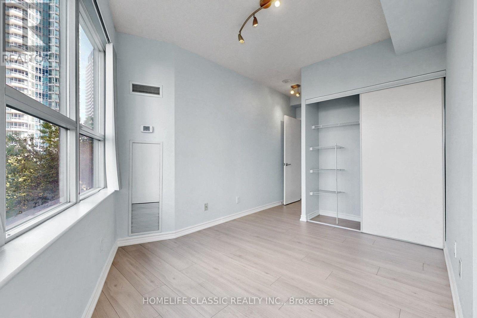 #303 60 BYNG AVENUE - 30
