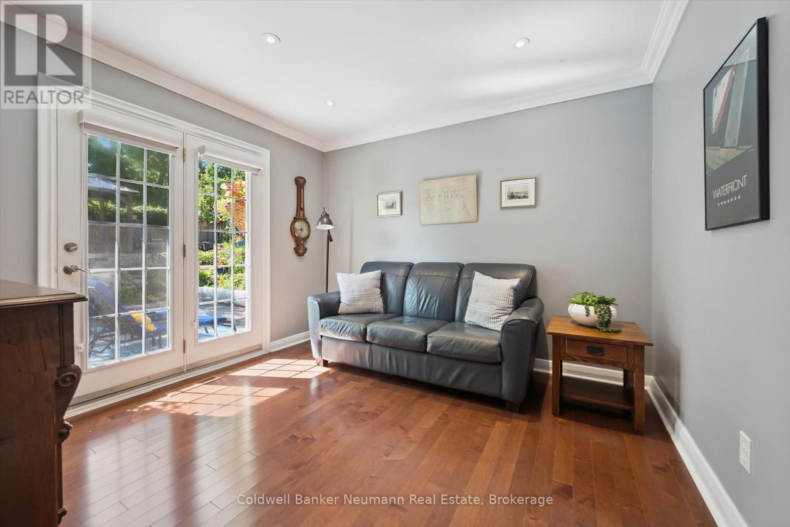 25 BENNETT AVENUE - 12