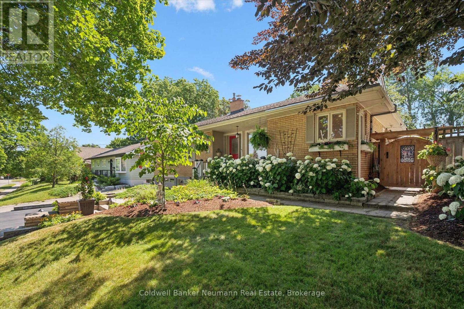 25 BENNETT AVENUE - 30
