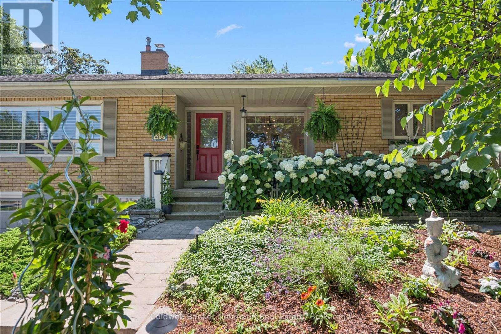 25 BENNETT AVENUE - 31