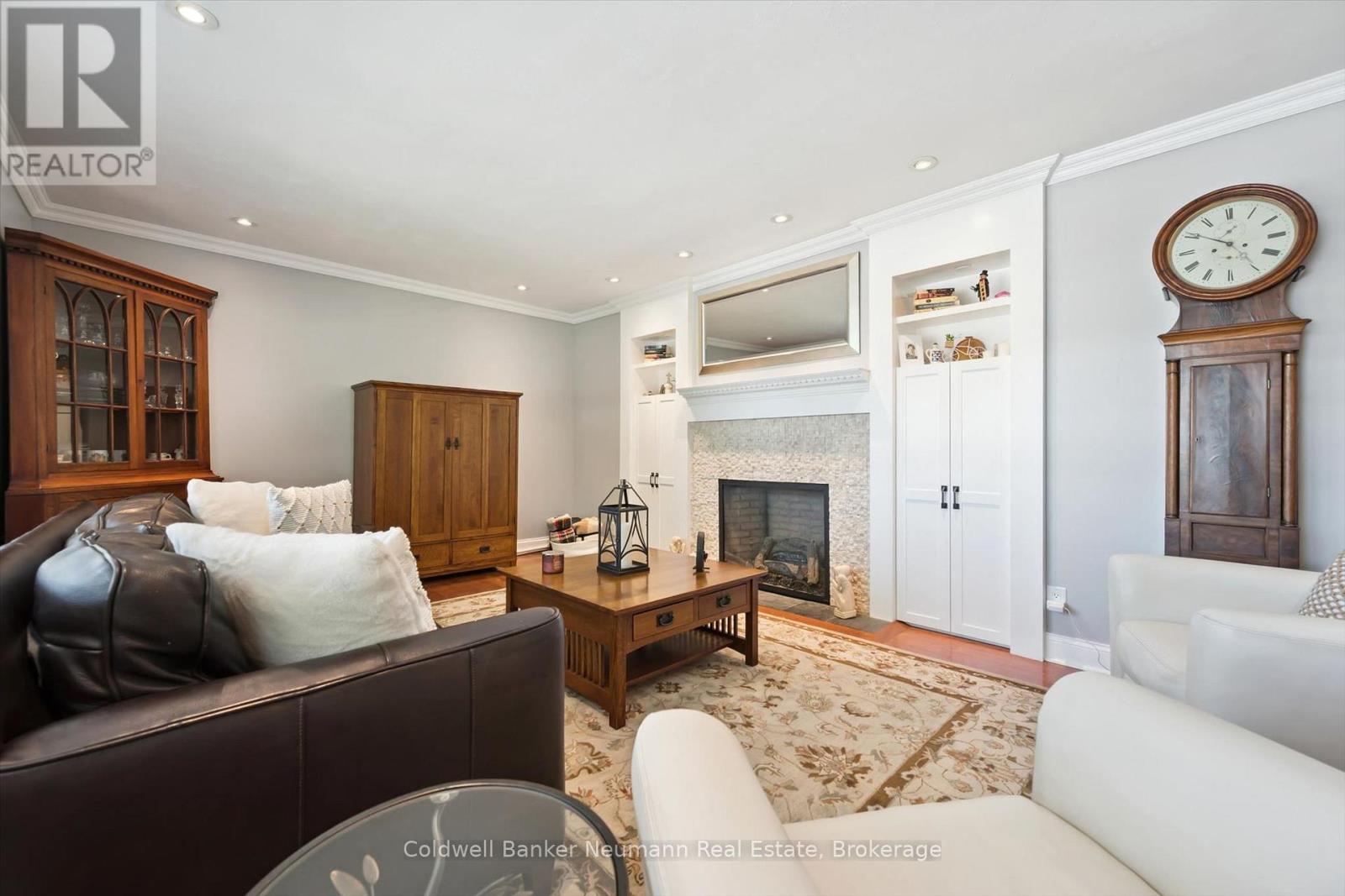 25 BENNETT AVENUE - 32