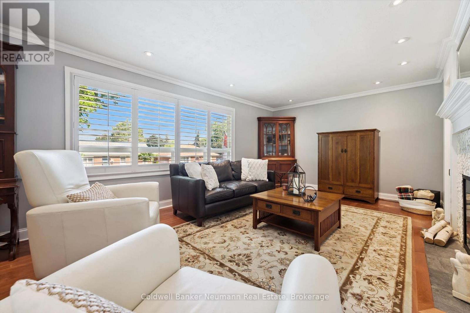 25 BENNETT AVENUE - 33