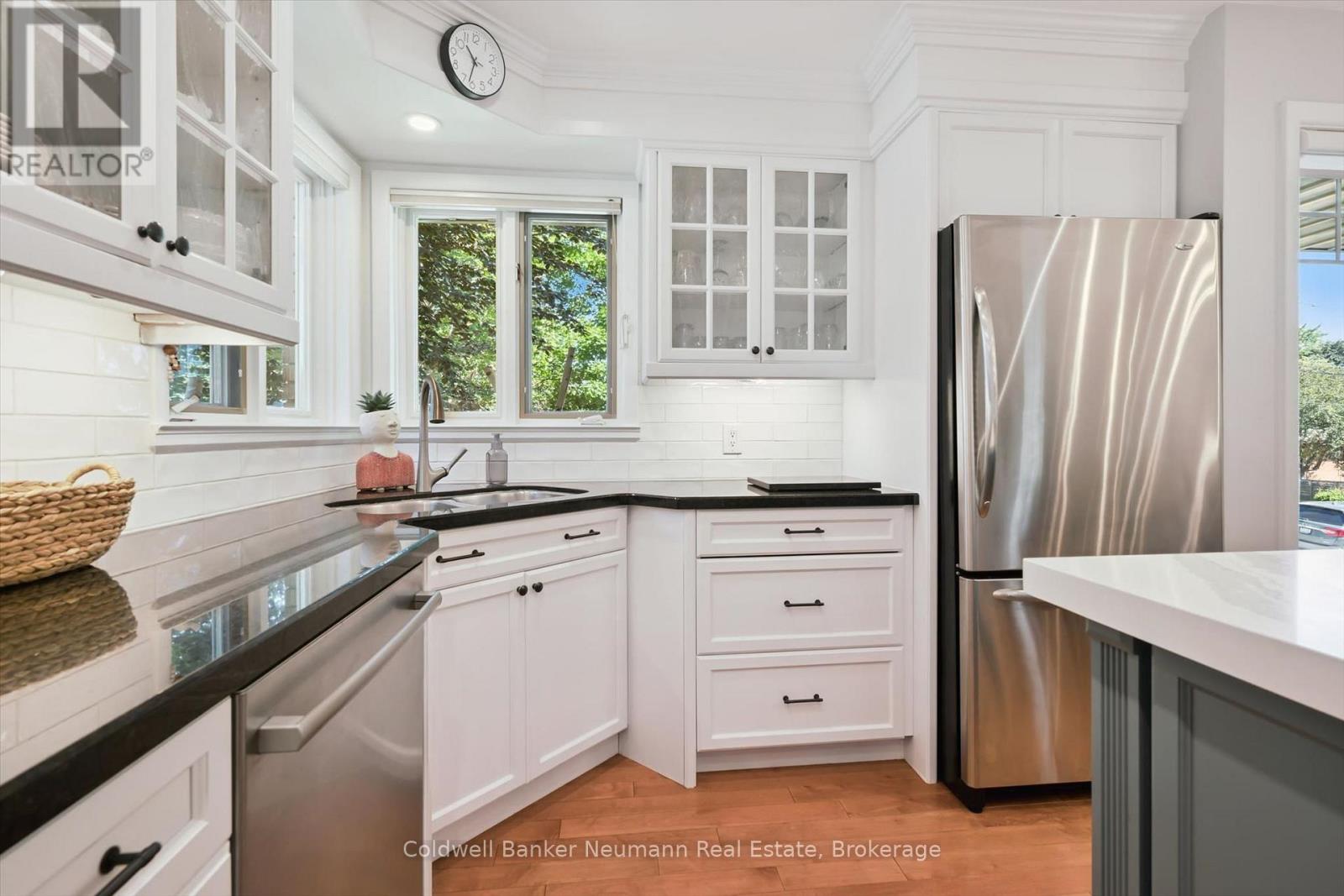 25 BENNETT AVENUE - 34